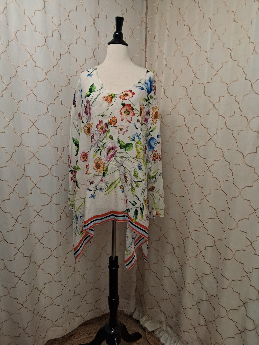 Johnny Was White Floral V-Neck Asymmetrical Blouse